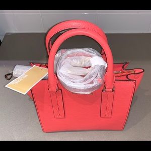 Michael Kors Bags - Michael Kors Alessa Leather Messenger Bag Michael Kors Bags - Michael Kors Alessa Leather Messenger Bag